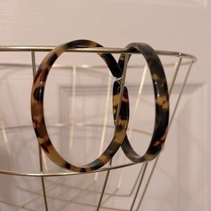 Tortoise shell hoop earrings